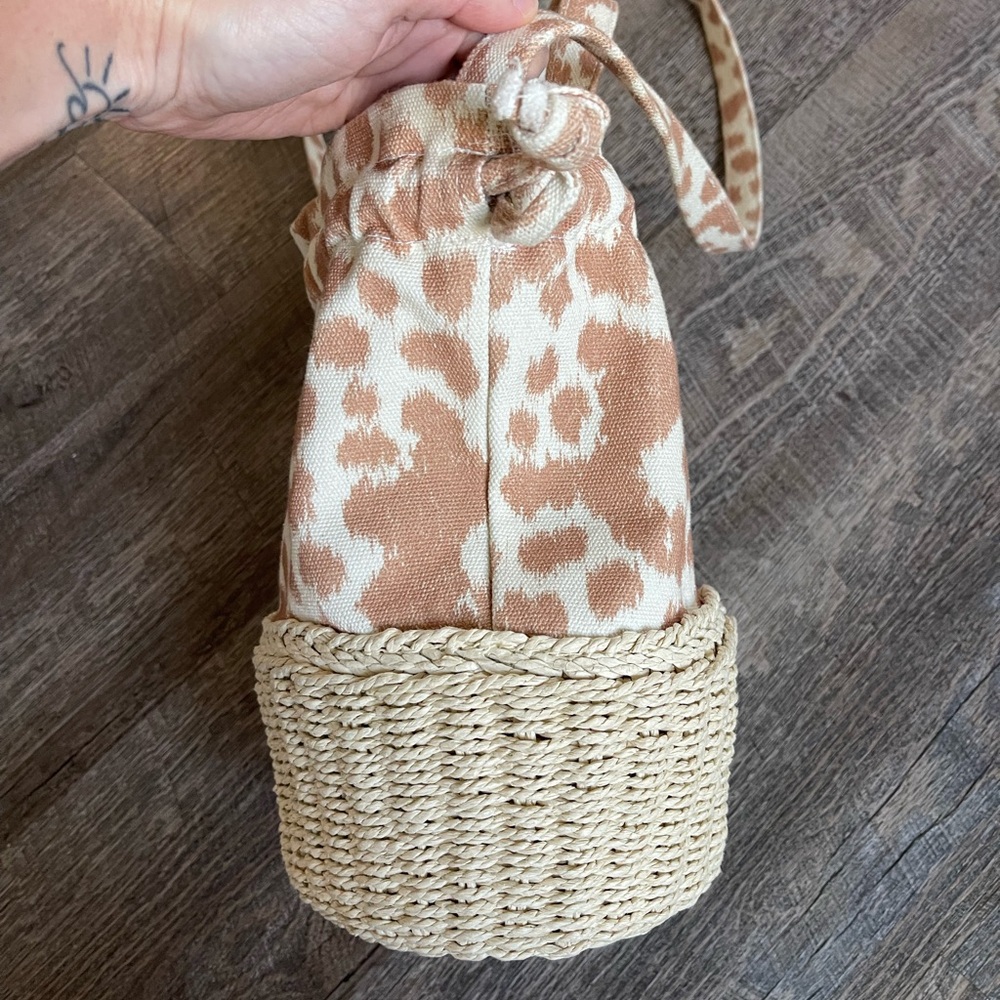 NWOT Aerie straw bottom bucket bag - Picture 5 of 11